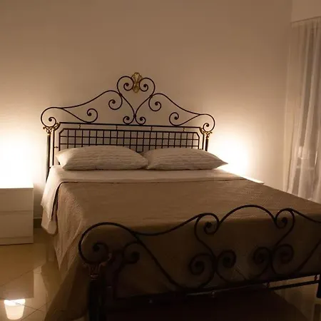 Almameda House Apartman *